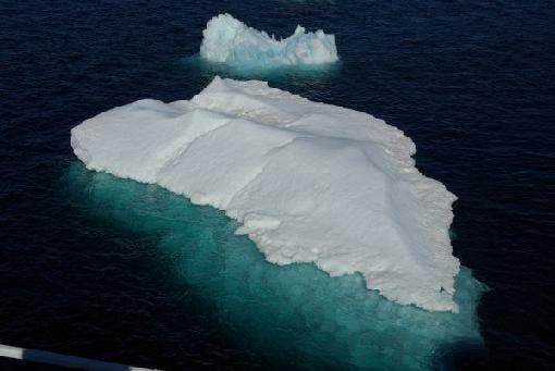 – 200911510 antarctica the blue iceberg 2