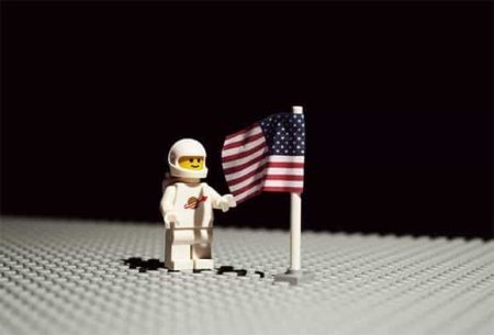 – 201009Moon Landing