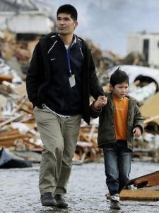 – 201103japan earthquake child