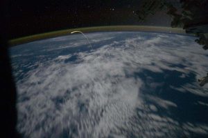 – 201107atlantis iss plasma trail large 1