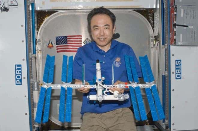 – 201202lego iss 660x437 1