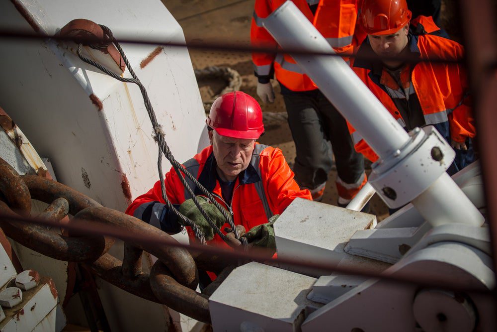 man rigging up the academik lomonosov to tow