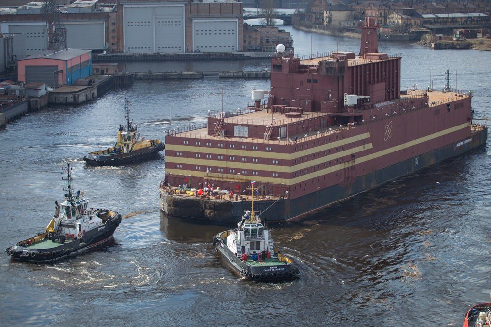 academik lomonosov at sea