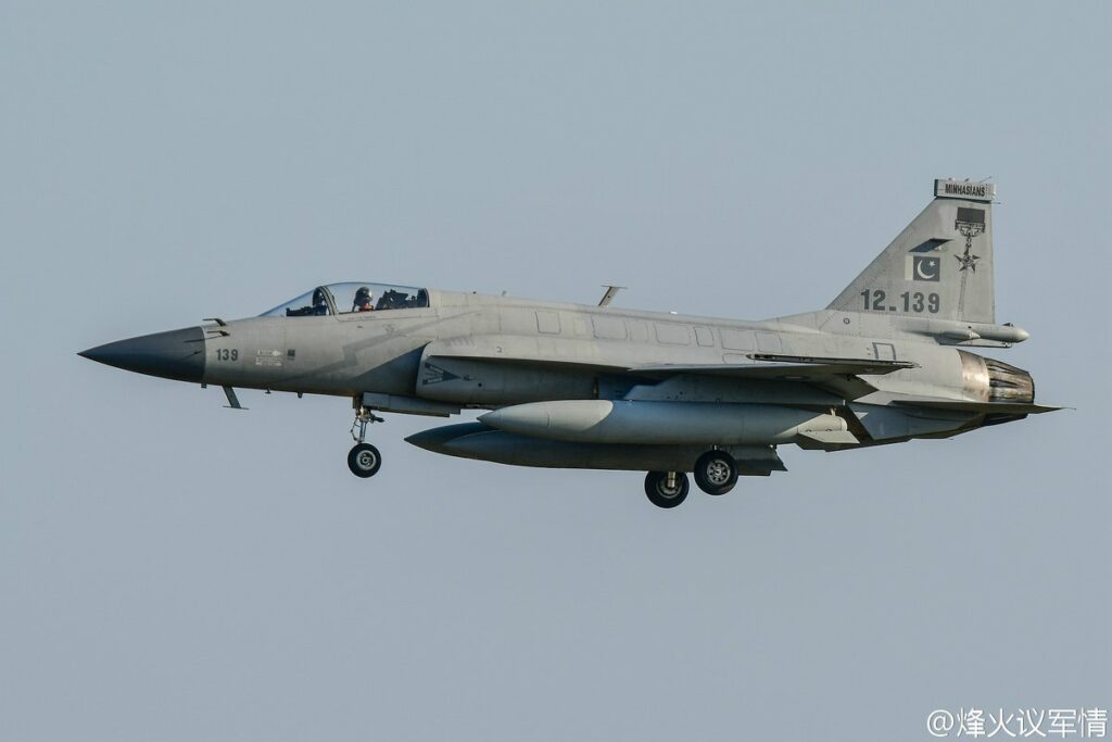 JF-17 Fighter China Pakistan Zhuhai 2016 aircraft in flight