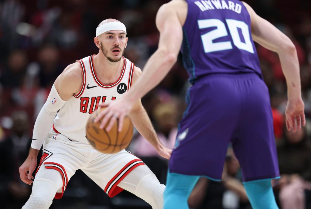 – 202403202401270937TMS MNGTRPUB SPORTS CHICAGO BULLS ALEX CARUSO REACHES ANOTHER 2 TB5 190301