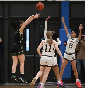 – 202403lan L BethlehemCatholicGirlsBasketball04