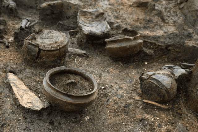 Bronze pots