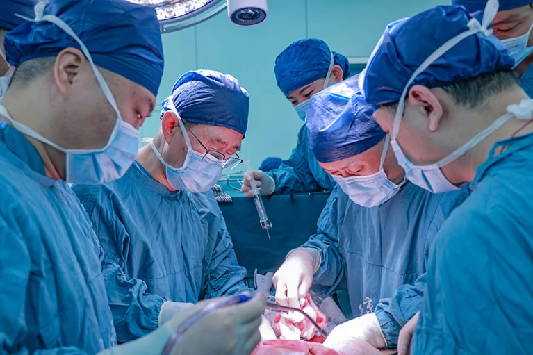 Surgeons in China performing the first non-human liver transplant into a human. Credit: Xijing Hospital, Air Force Medical University in Xi'an China.