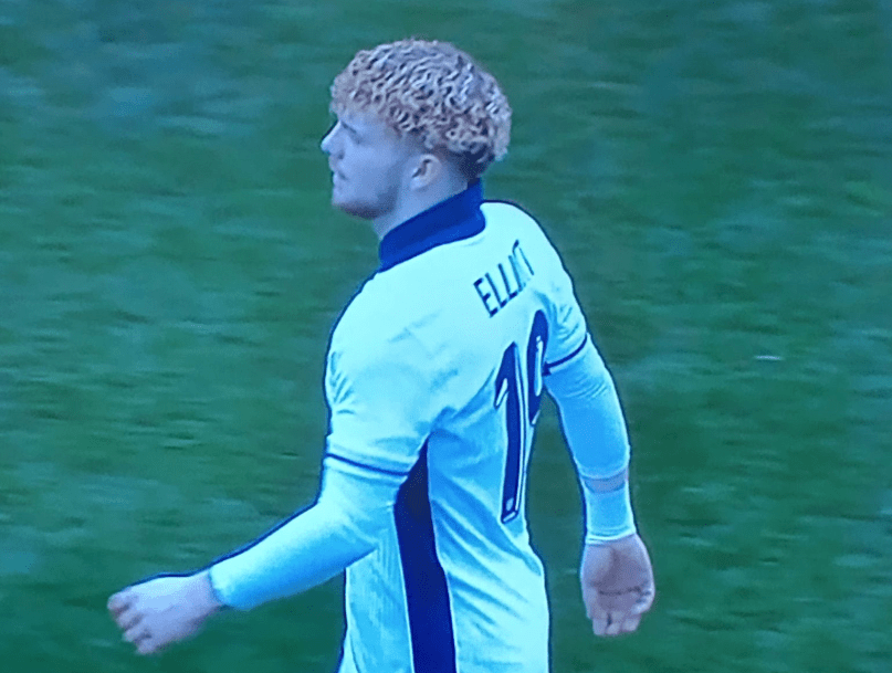 Harvey Elliott appeared to hide the St Seorge's cross on his England kit