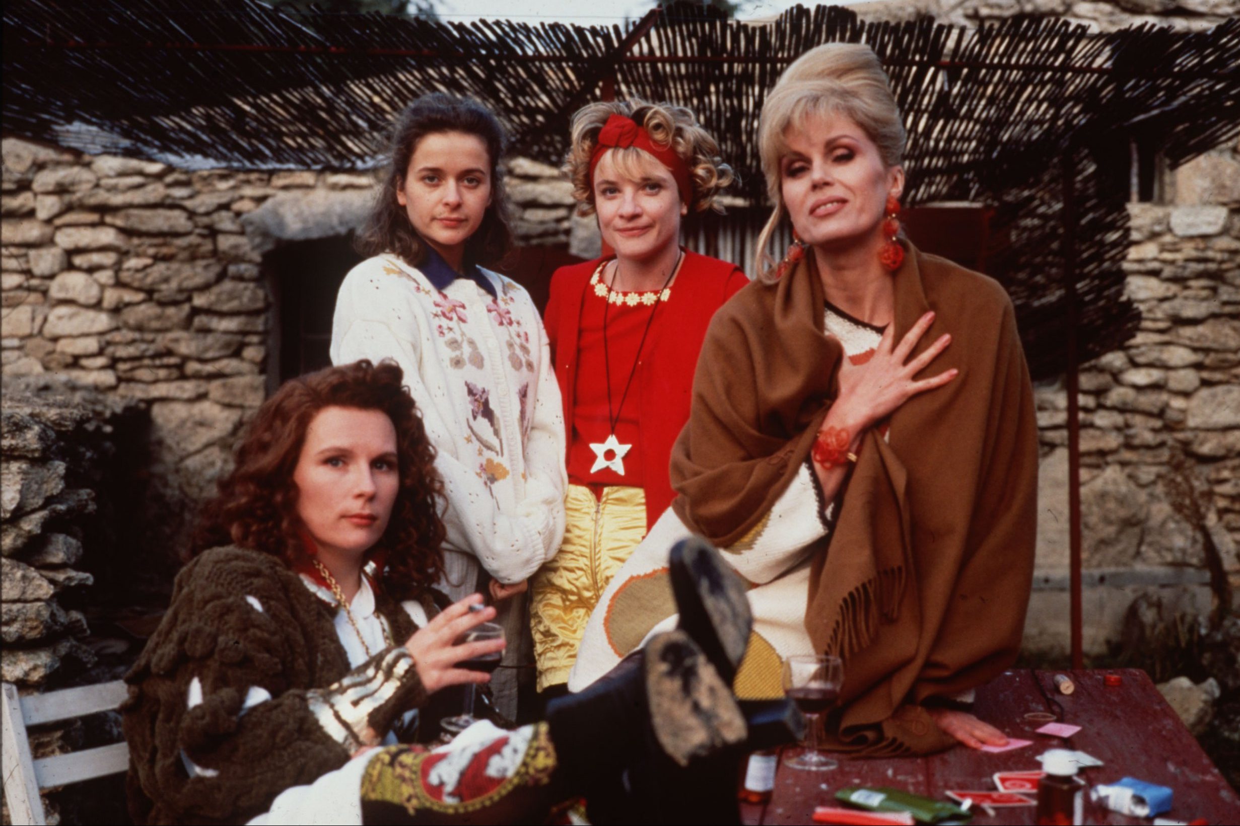 STILL FROM THE TELEVISION PROGRAMME Absolutely Fabulous STARRING L-R JENNIFER SAUNDERS,JULIA SAWALHA,JANE HORROCKS & JOANNA LUMLEY.