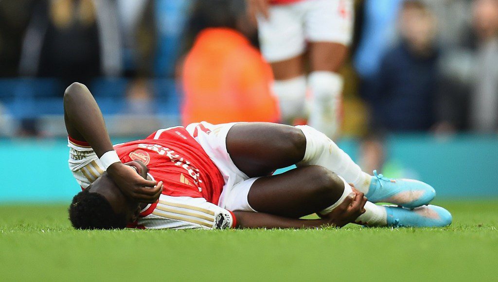 epa11253430 Arsenal's Bukayo Saka recovers after a clash during the English Premier League match between Manchester City and Arsenal in Manchester, Britain, 31 March 2024. EPA/PETER POWELL EDITORIAL USE ONLY. No use with unauthorized audio, video, data, fixture lists, club/league logos, 'live' services or NFTs. Online in-match use limited to 120 images, no video emulation. No use in betting, games or single club/league/player publications.