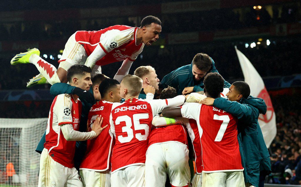 Soccer Football - Champions League - Round of 16 - Second Leg - Arsenal v FC Porto - Emirates Stadium, London, Britain - March 12, 2024 Arsenal's Gabriel with teammates celebrate after the match REUTERS/Hannah Mckay