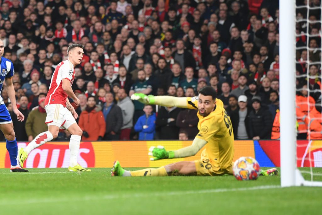 Leandro Trossard scores for Arsenal