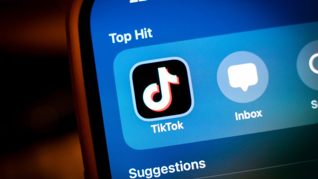 – 202405tiktok phone ban 04252023 GettyImages 2149590261